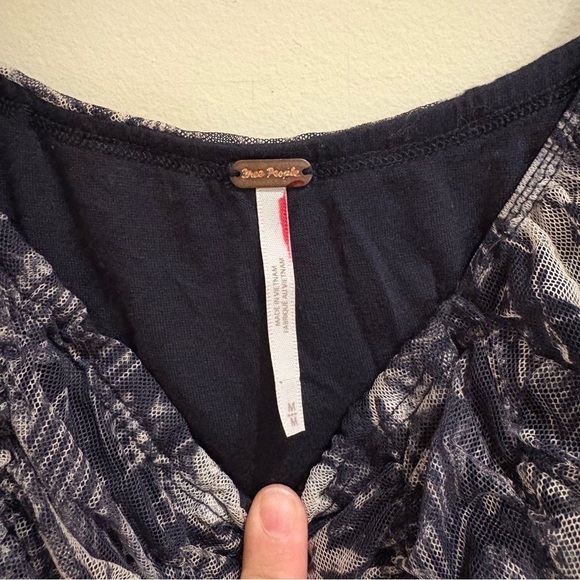 Free People Lilia Navy Floral Ruched Mesh Crop Top Size Medium - Picture 7 of 9